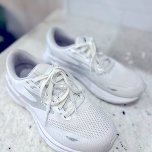 Brooks adrenaline women’s sneaker